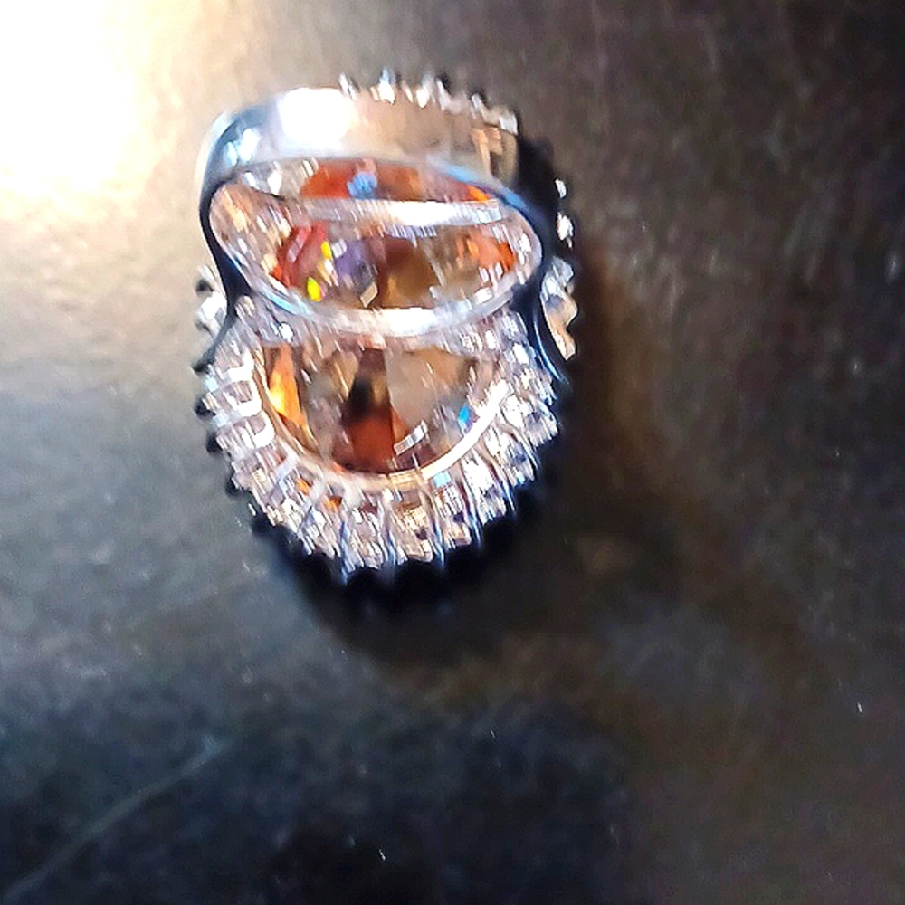 Woman's ring - Picture 2 of 2